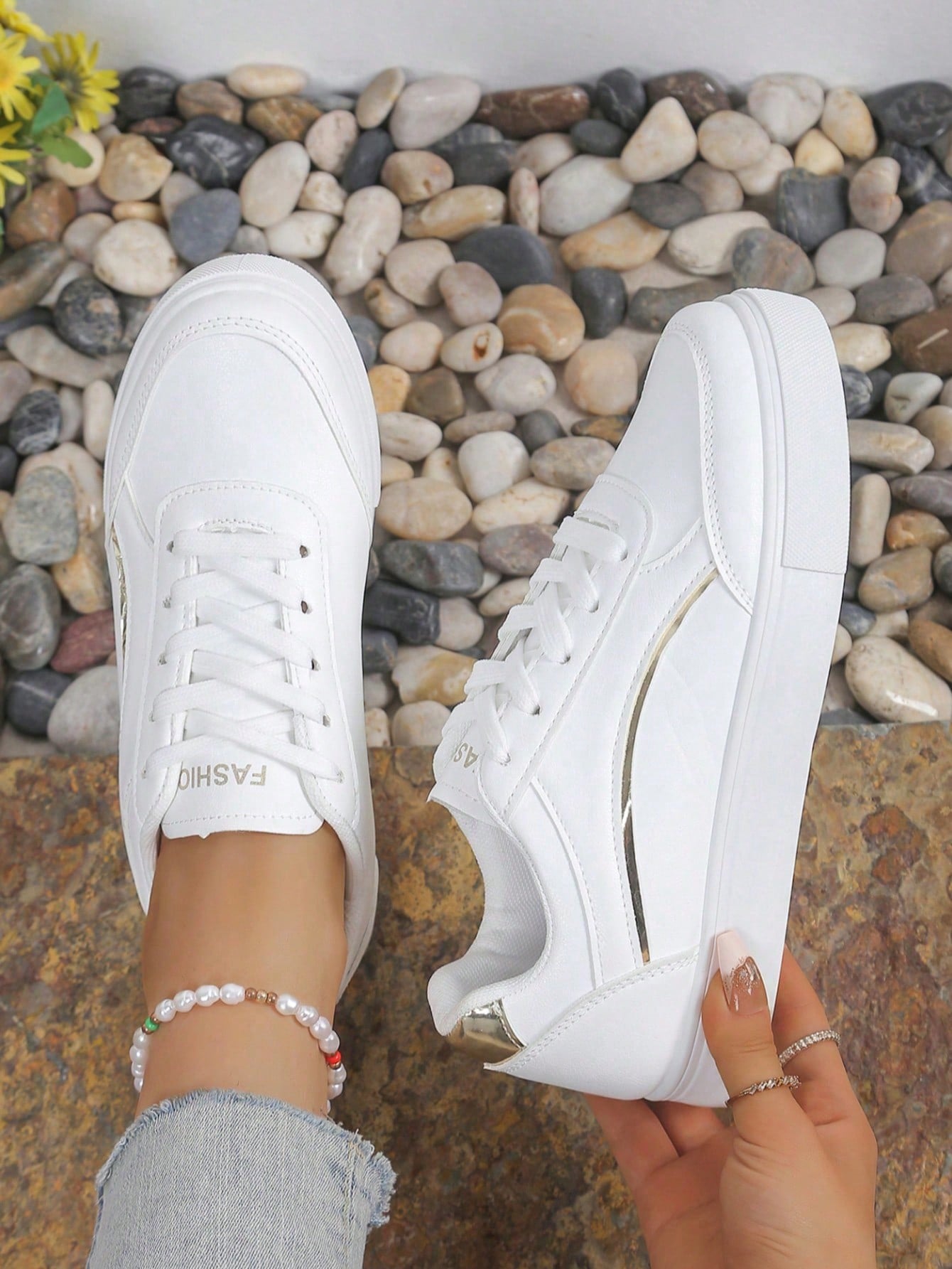 Women White Casual Sneakers, L - đánh giá và giá Running Gear Ladies