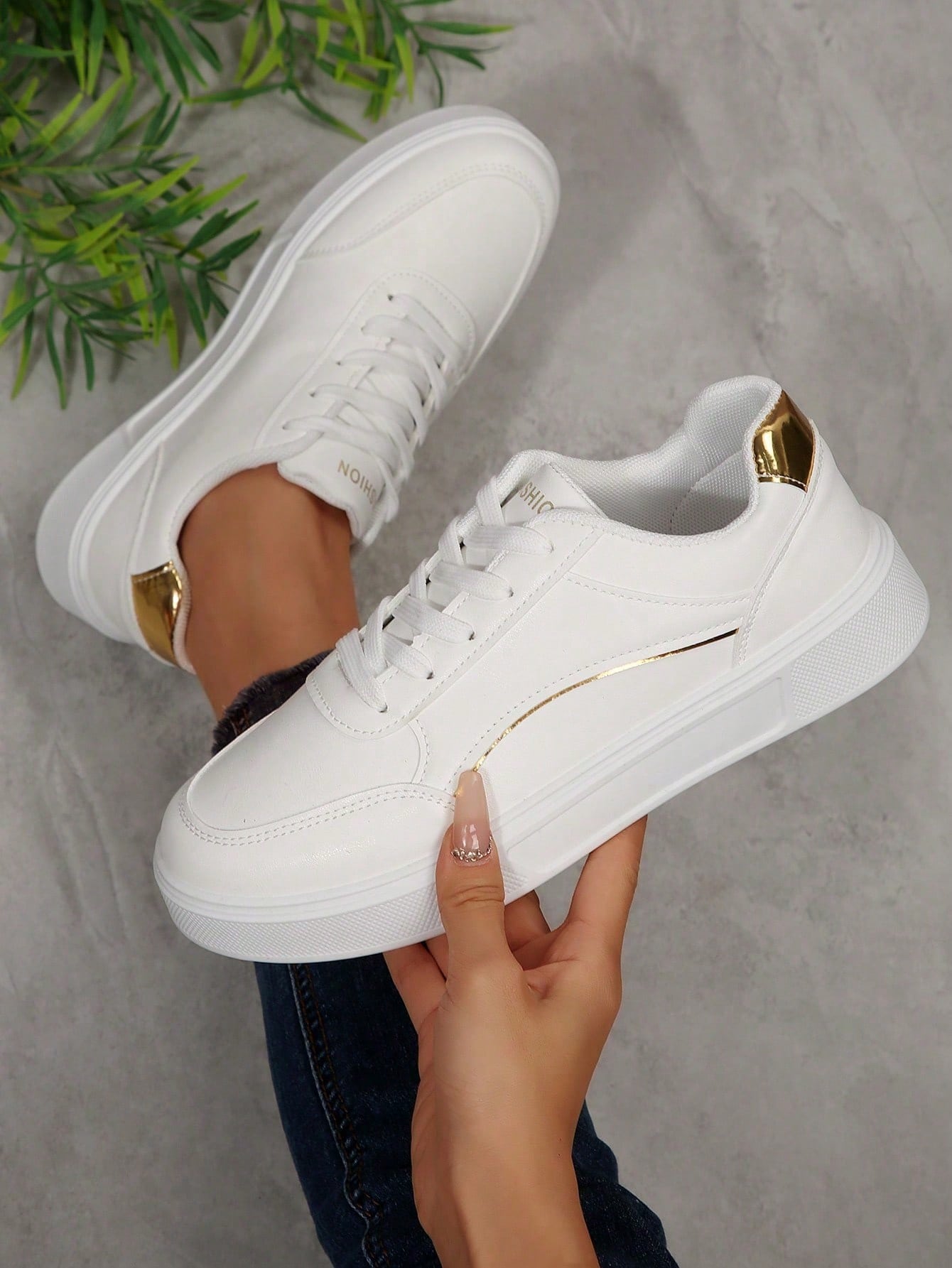 Women White Casual Sneakers, L - đánh giá và giá Running Gear Ladies